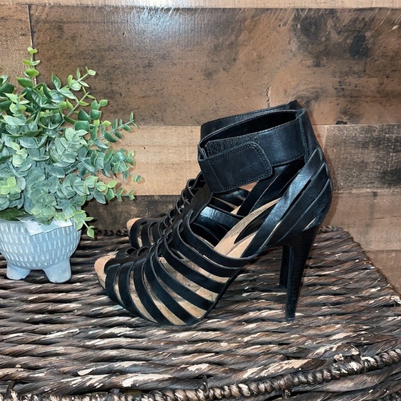 BCBGEneration Gerri Sandal size 8 EUC - Picture 2 of 14